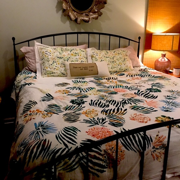 Anthropologie Other - Anthropologie Queen Duvet with 2 standard shams